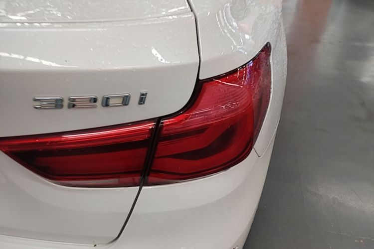 BMW 3 Series GT 2018 #8 BMW 3 Series GT 2018 car image #8