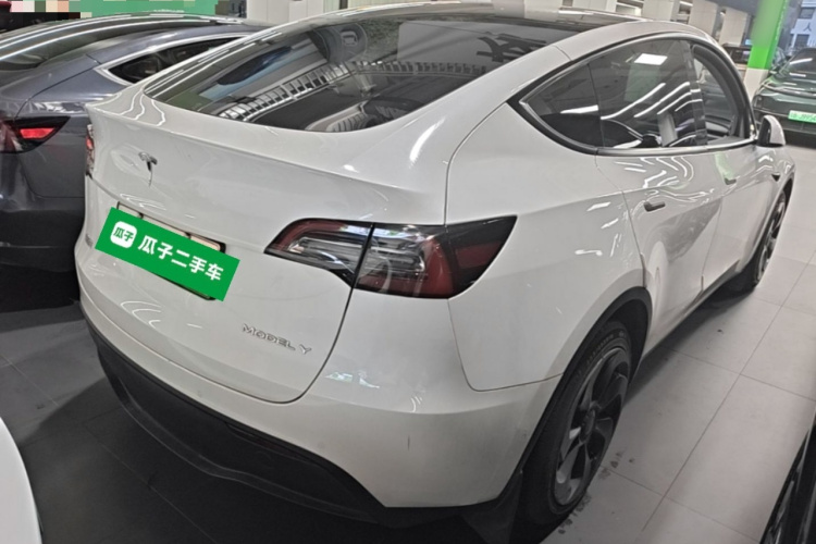 Tesla Model Y 2023 #7 Tesla Model Y 2023 car image #7