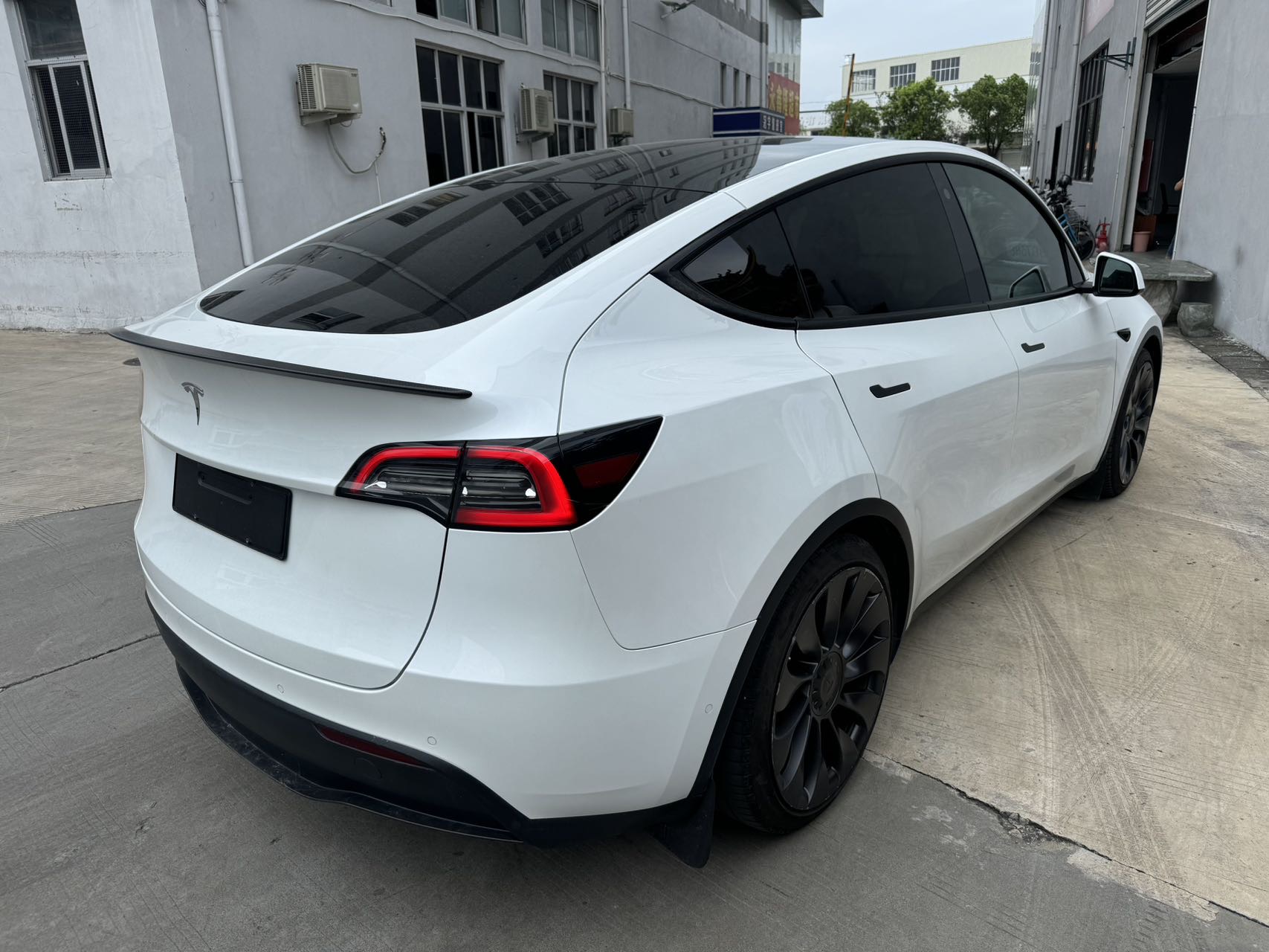 Tesla Model Y 2021 #5 Tesla Model Y 2021 car image #5