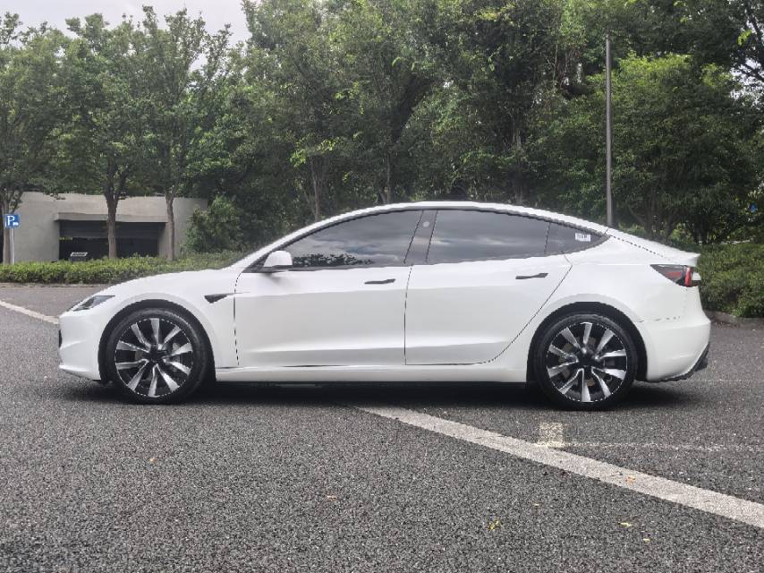 Tesla Model 3 2025 car image #4