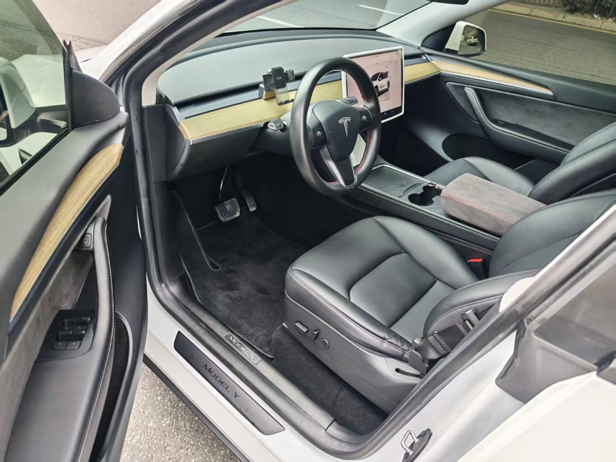 Tesla Model Y 2022 #4 Tesla Model Y 2022 car image #4