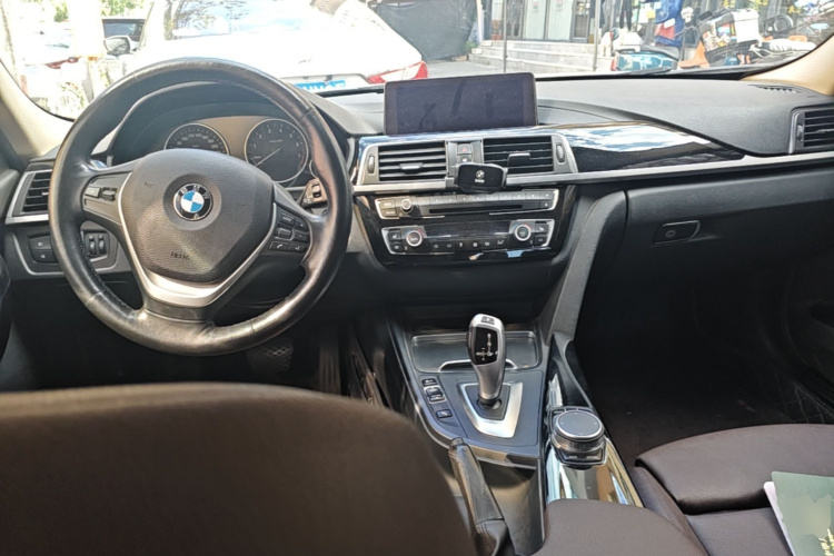 BMW 3 Series 2019 #11 BMW 3 Series 2019 car image #11