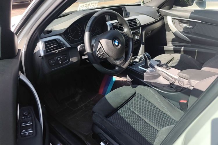 BMW 3 Series 2017 car image #15