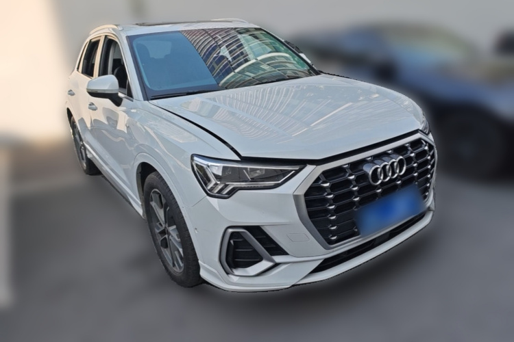 Audi Q3 2022 car image #4