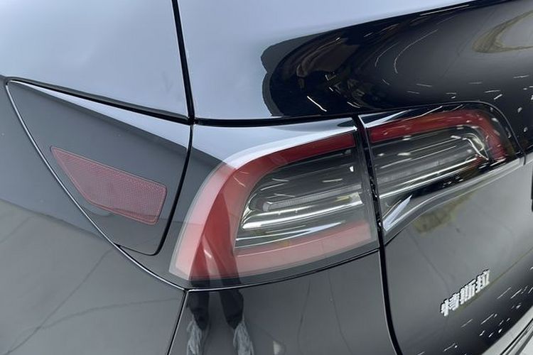 Tesla Model Y 2022 car image #10