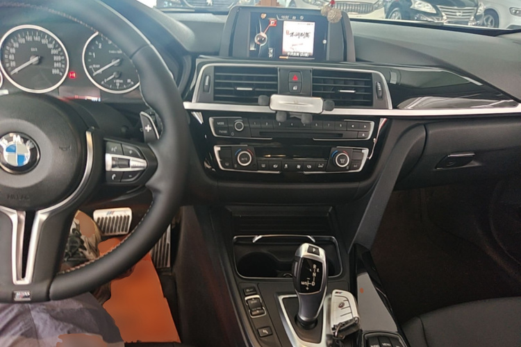 BMW 3 Series 2017 #10 BMW 3 Series 2017 car image #10
