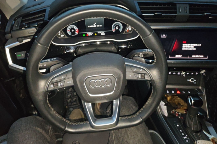 Audi Q3 2022 car image #11