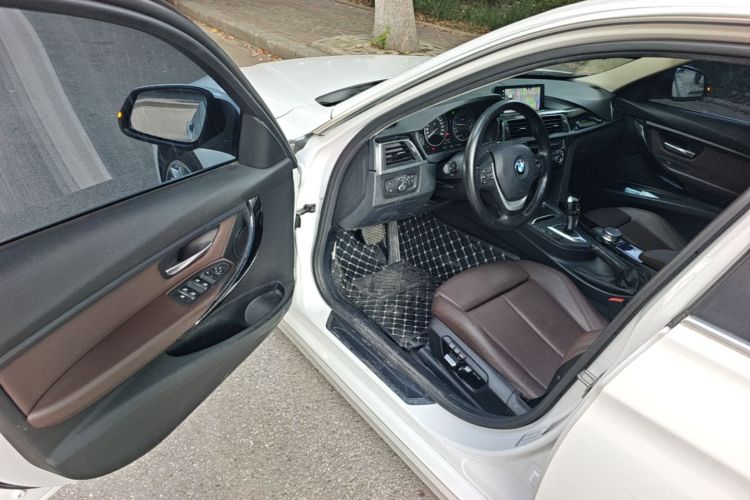 BMW 3 Series 2019 #16 BMW 3 Series 2019 car image #16
