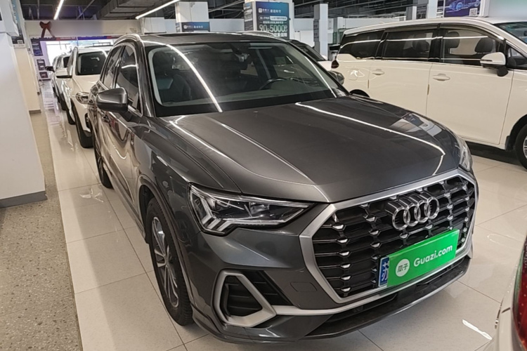 Audi Q3 2021 car image #4