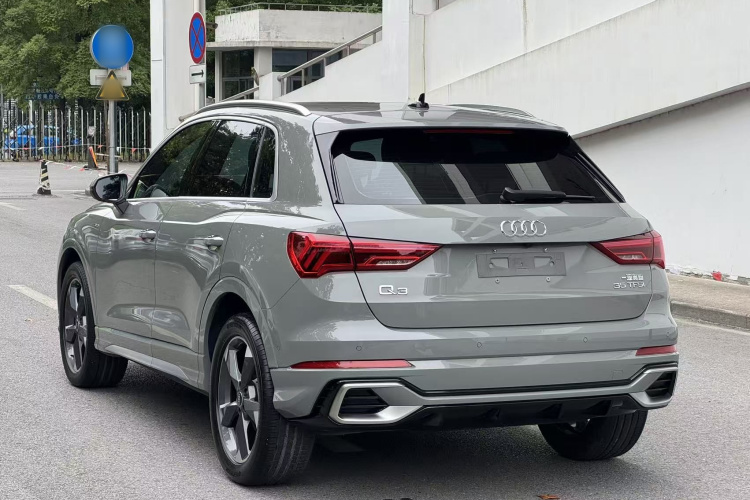 Audi Q3 2024 car image #7