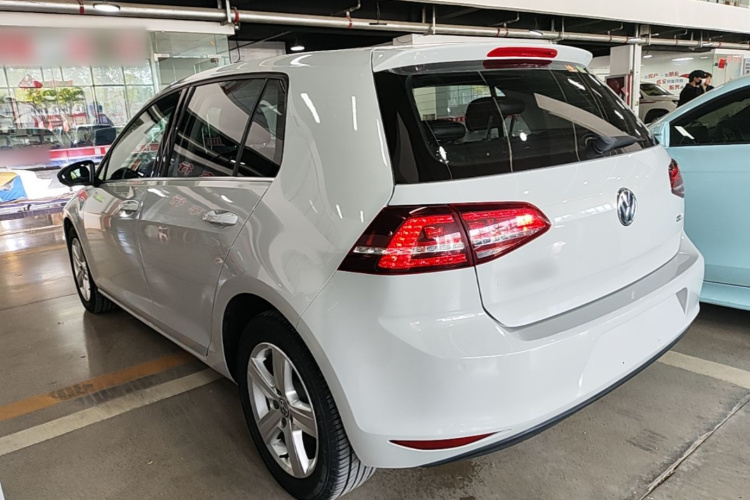 Volkswagen Golf 2017 car image #5