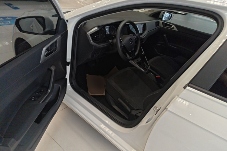Volkswagen Polo 2022 car image #16