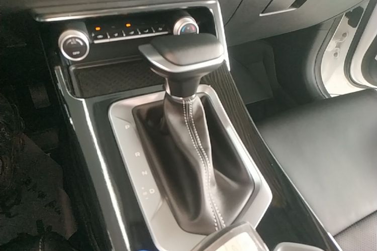 GEELY Coolray 2025 immagine di auto #14