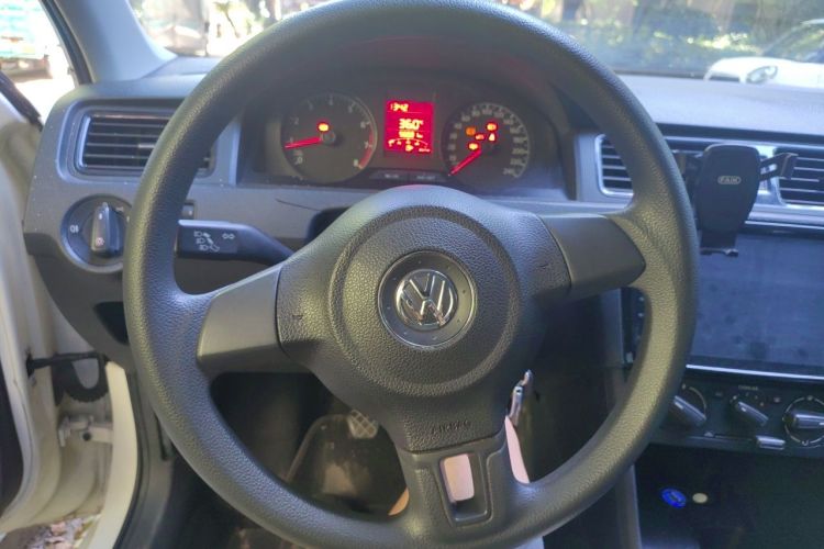 Volkswagen Santana 2016 car image #11