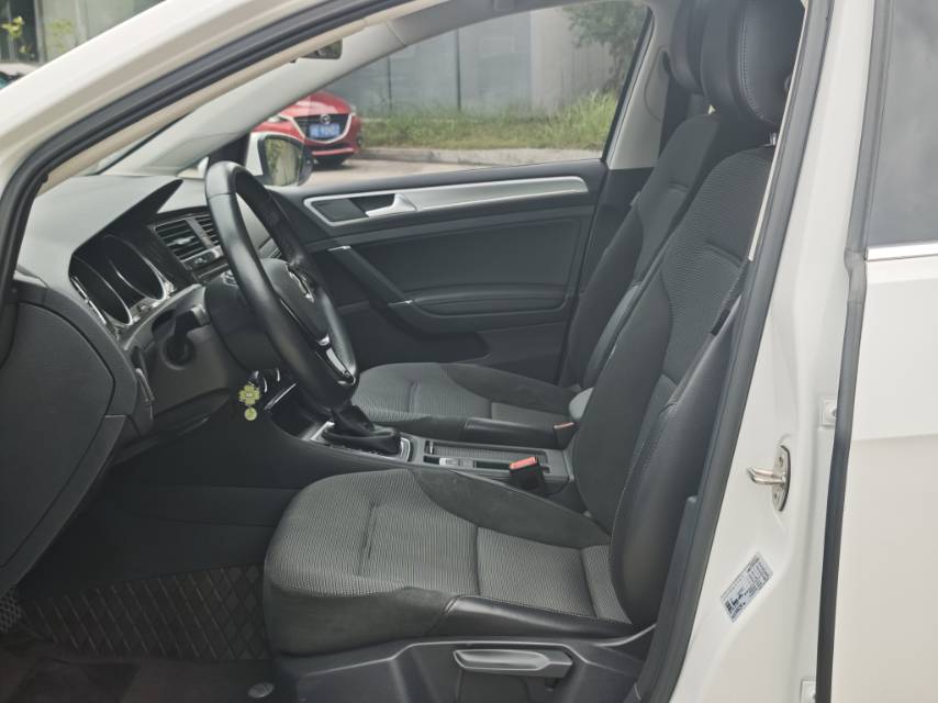 Volkswagen Golf 2018 car image #6