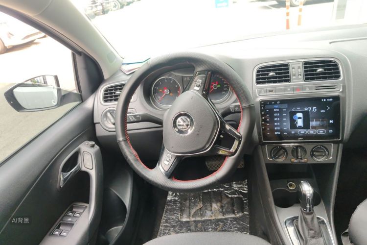 Volkswagen Polo 2019 car image #12