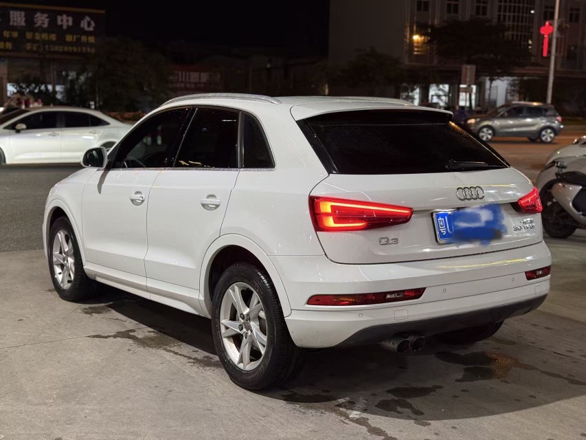 Audi Q3 2019 car image #9