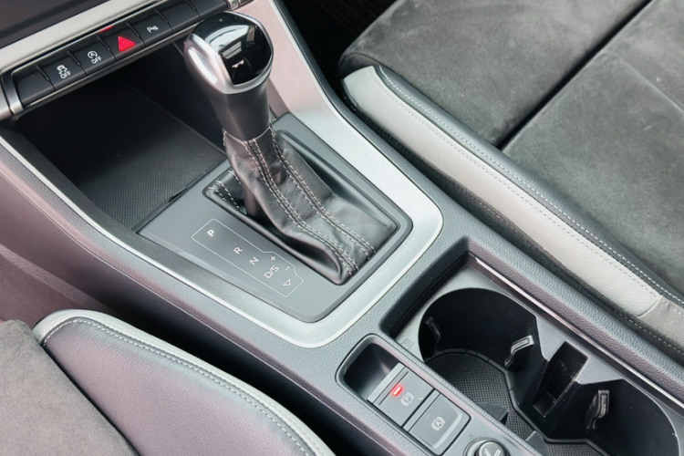 Audi Q3 2022 car image #18