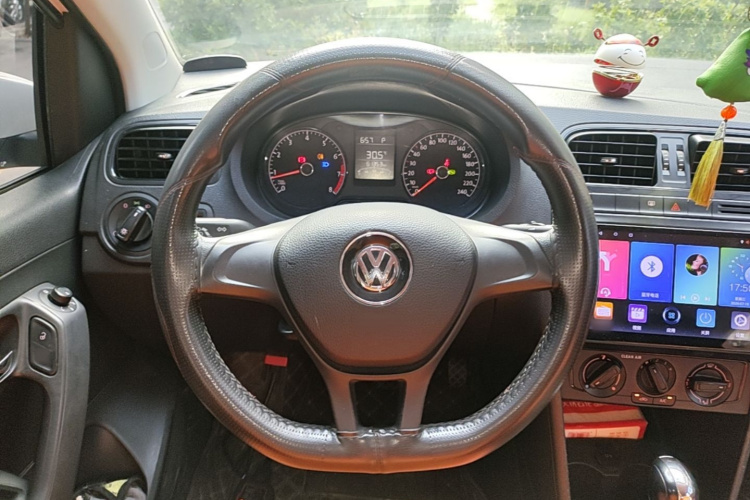 Volkswagen Polo 2018 car image #11
