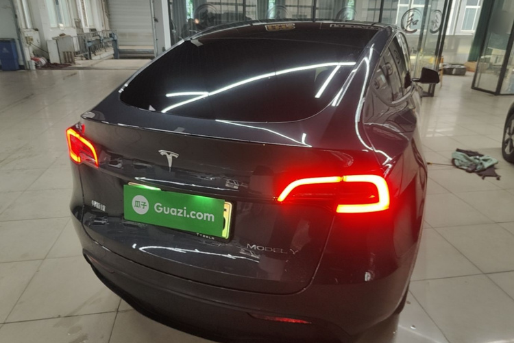 Tesla Model Y 2024 #5 Tesla Model Y 2024 car image #5
