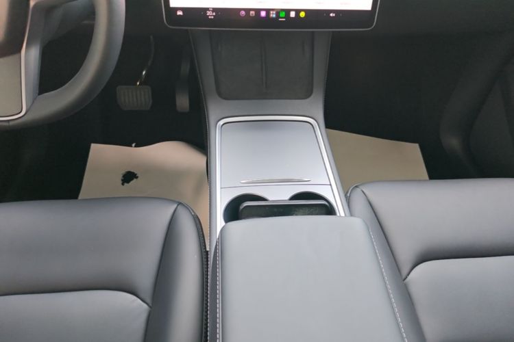 Tesla Model Y 2022 #18 Tesla Model Y 2022 car image #18