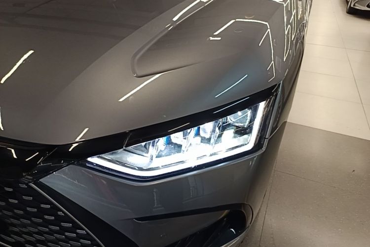 BYD Han 2022 immagine di auto #30