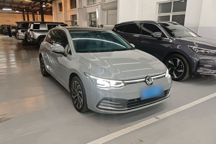 Volkswagen Golf 2023 car image #6