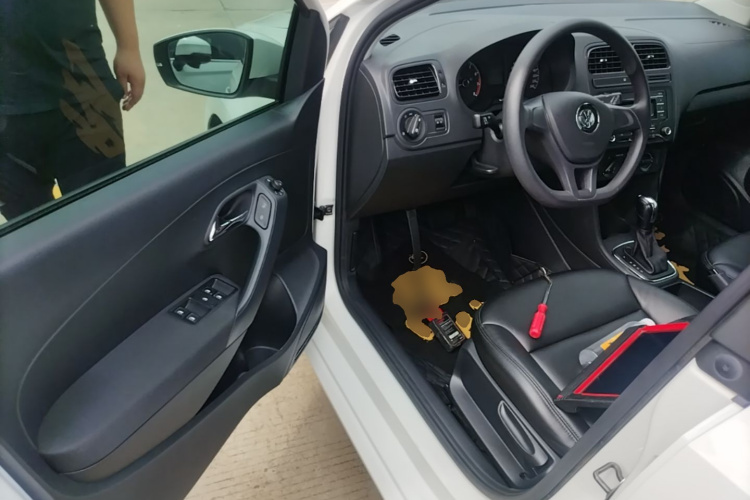 Volkswagen Polo 2018 car image #12