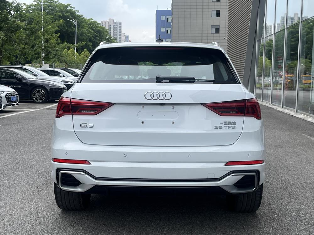 Audi Q3 2024 car image #6
