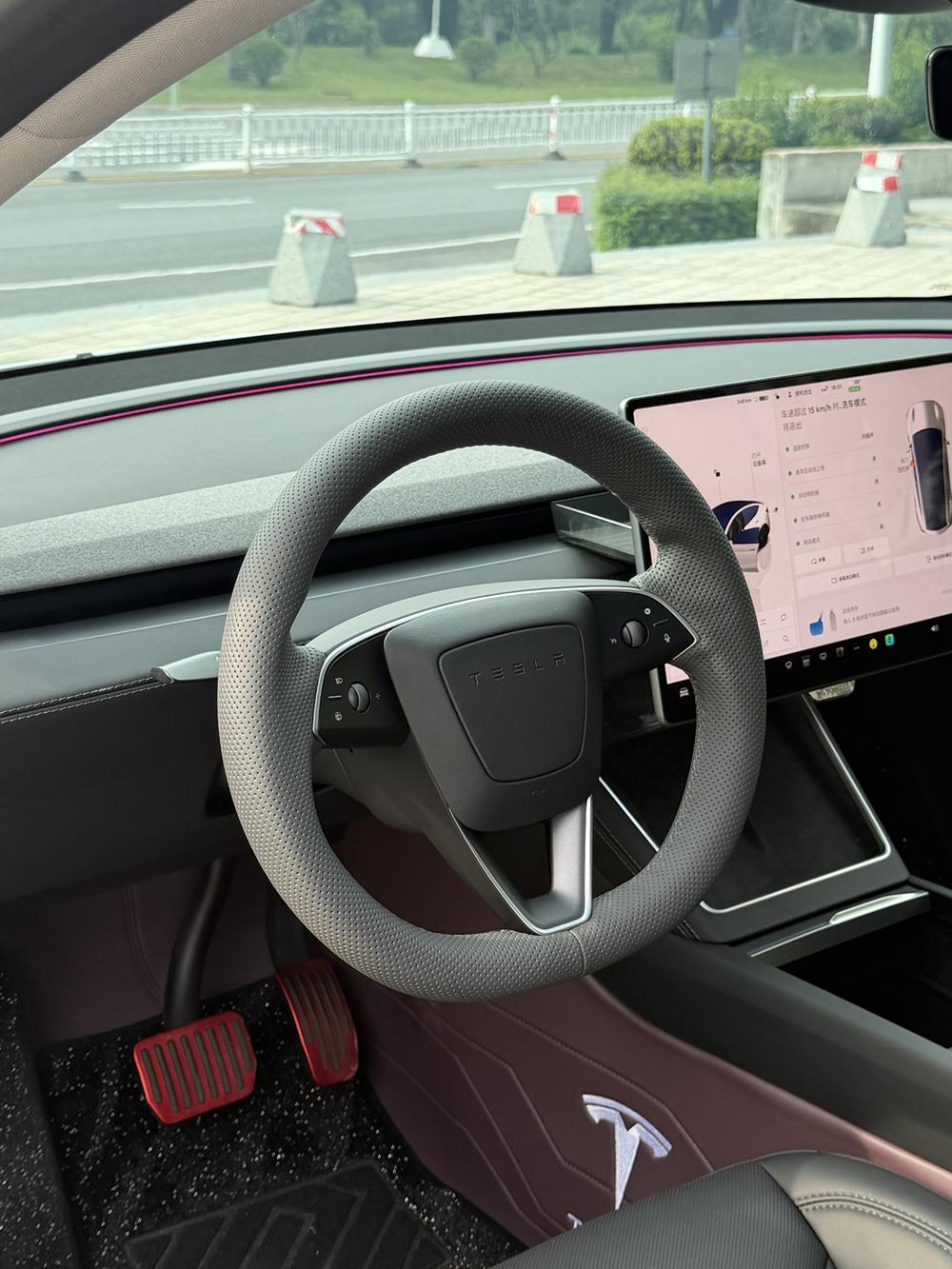Tesla Model Y 2025 #15 Tesla Model Y 2025 car image #15