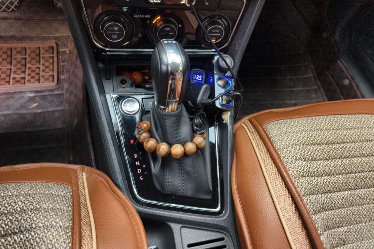 Volkswagen Lavida 2015 car image #16