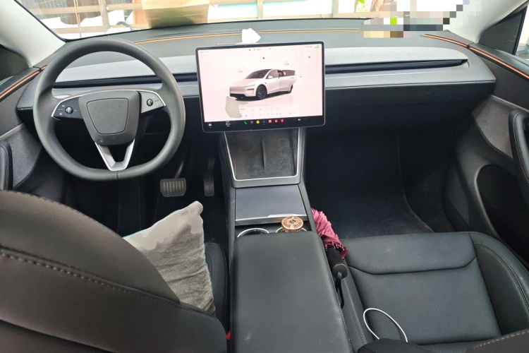 Tesla Model Y 2025 #7 Tesla Model Y 2025 car image #7