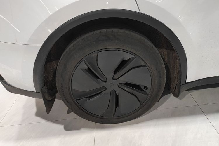Tesla Model Y 2025 #10 Tesla Model Y 2025 car image #10