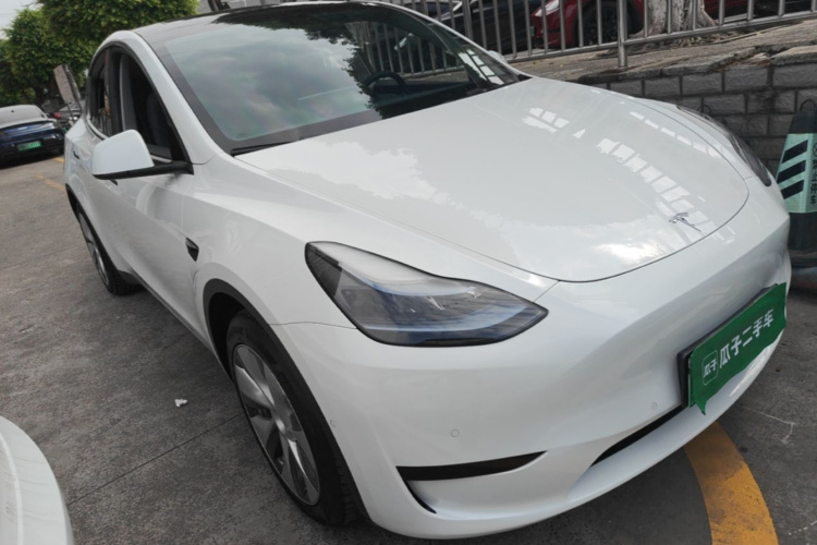 Tesla Model Y 2023 car image #4