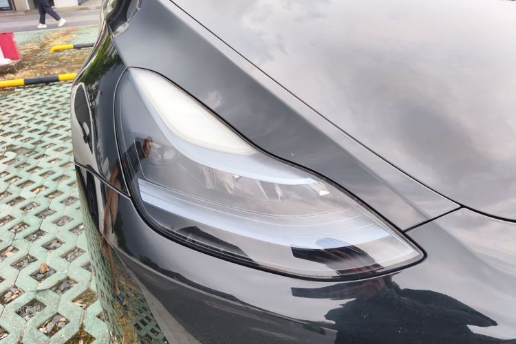 Tesla Model Y 2023 car image #8