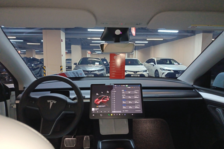 Tesla Model Y 2023 car image #8