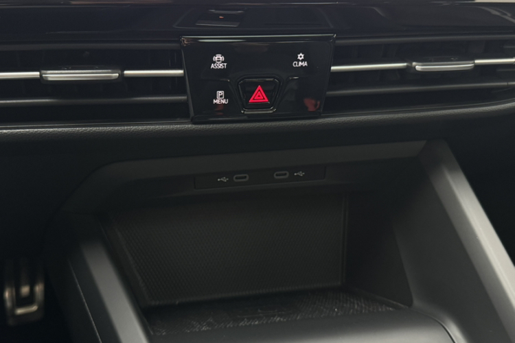 Volkswagen Golf 2021 car image #21