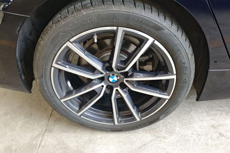 BMW 3 Series 2024 #3 BMW 3 Series 2024 car image #3