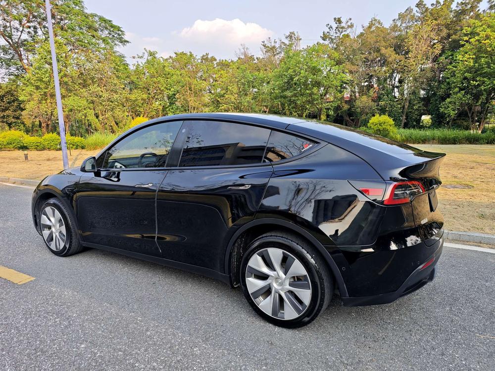 Tesla Model Y 2023 #5 Tesla Model Y 2023 car image #5