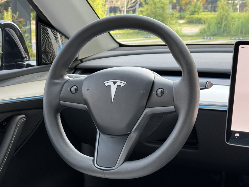 Tesla Model Y 2023 #6 Tesla Model Y 2023 car image #6