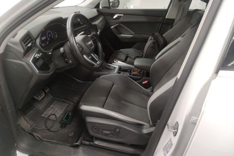 Audi Q3 2020 car image #15