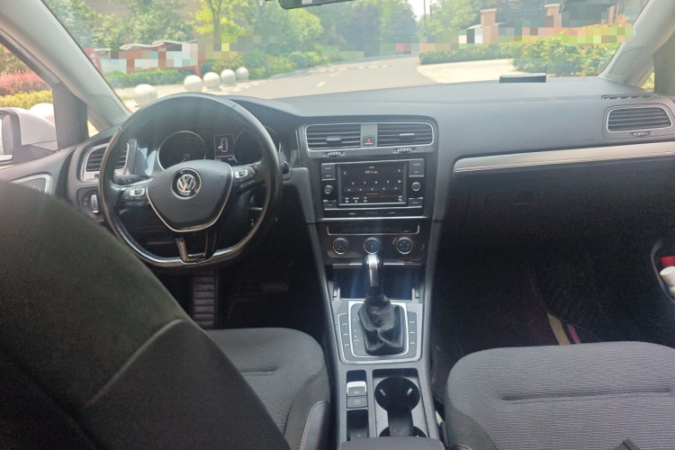 Volkswagen Golf 2018 car image #7