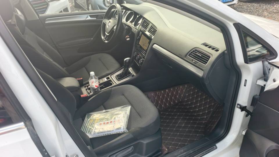 Volkswagen Golf 2019 car image #4