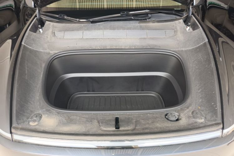 Tesla Model Y 2025 car image #20