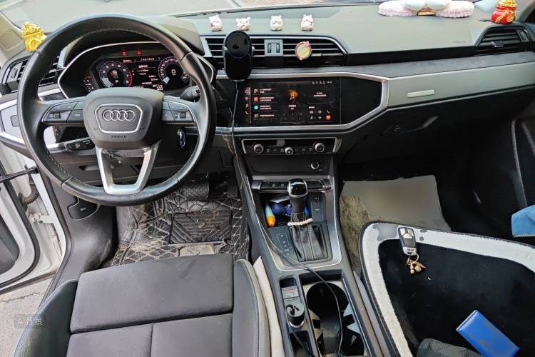 Audi Q3 2022 car image #11