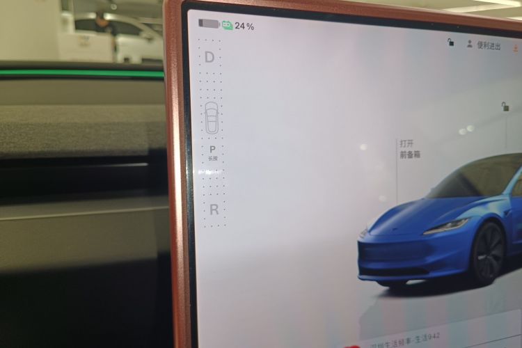 Tesla Model 3 2025 car image #24