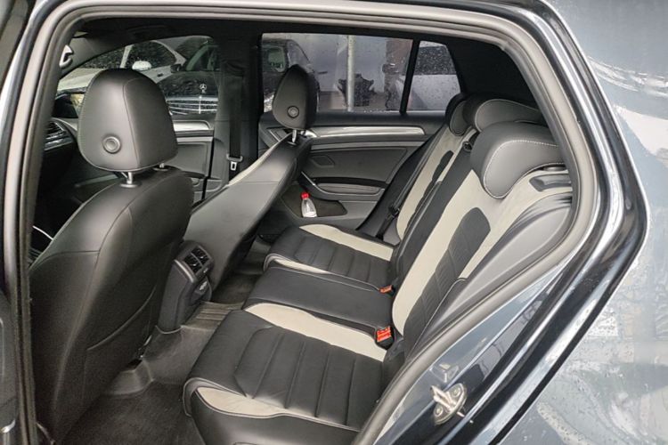 Volkswagen Golf 2020 car image #17