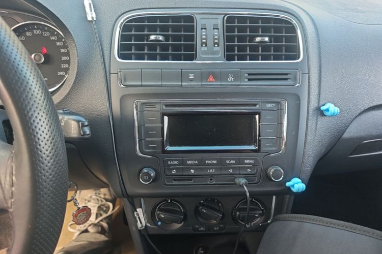 Volkswagen Polo 2015 #17 Volkswagen Polo 2015 car image #17