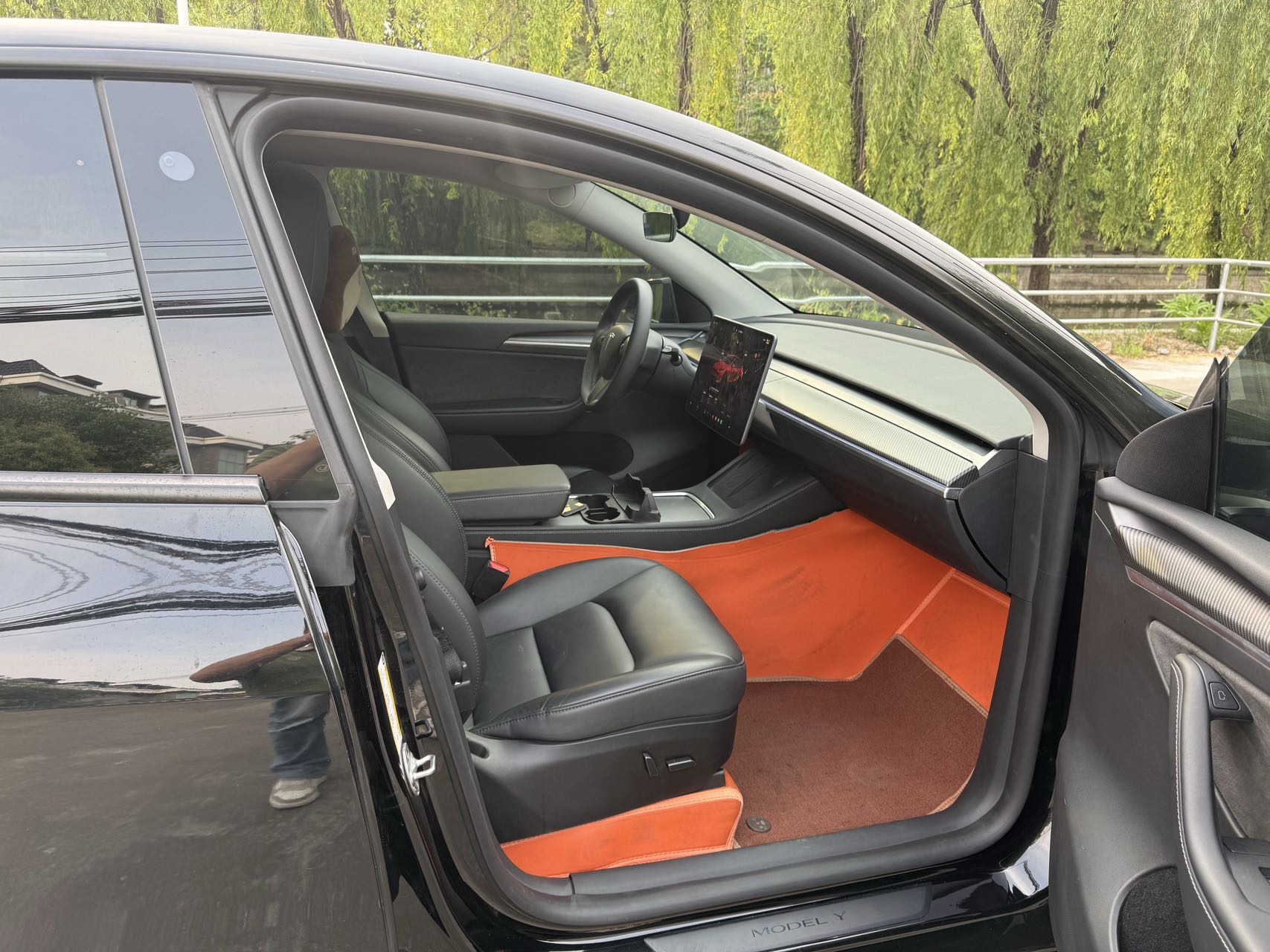 Tesla Model Y 2024 #4 Tesla Model Y 2024 car image #4