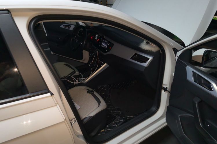 Volkswagen Polo 2019 car image #23